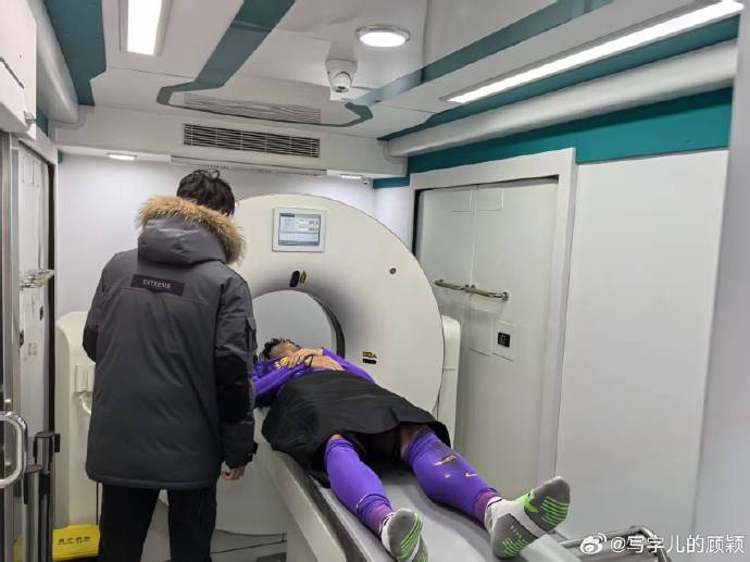 記者：謝維軍初步檢查無大礙，后續(xù)兩天還要注意觀察