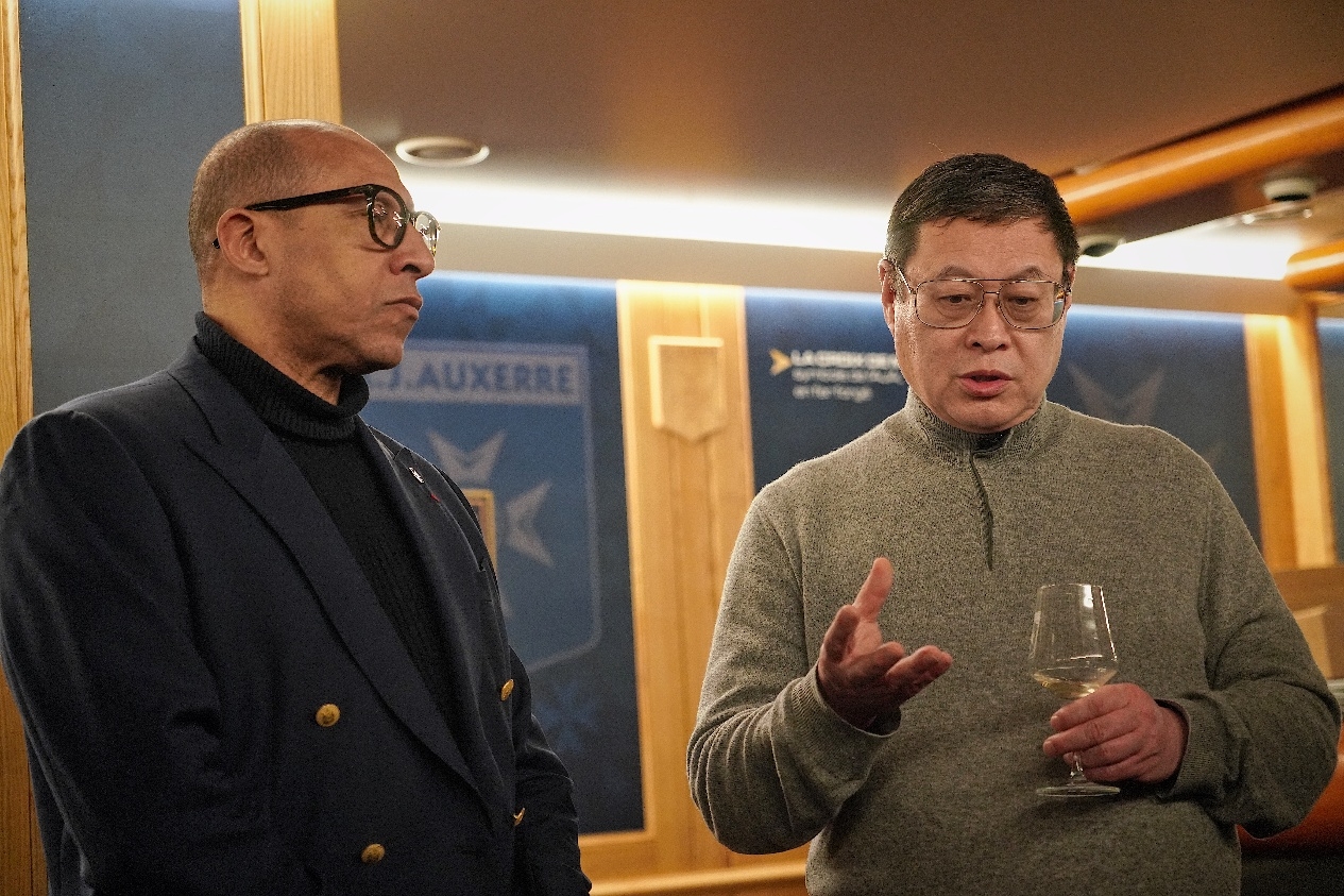 法國足協(xié)主席迪亞洛做客歐塞爾，并與董事會(huì)主席周云杰會(huì)晤