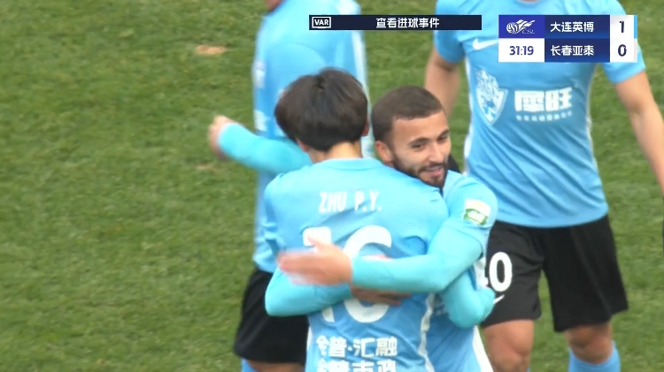 19歲朱鵬宇中超處子球！大連英博1-0領(lǐng)先長(zhǎng)春亞泰，馬萊萊助攻