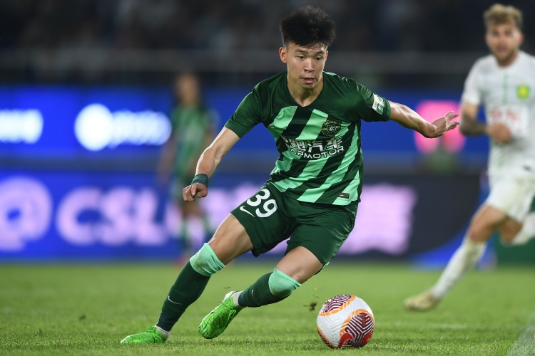 打幾分？浙江小將王鈺棟半場數(shù)據(jù)：觸球19次，2次射門0射正
