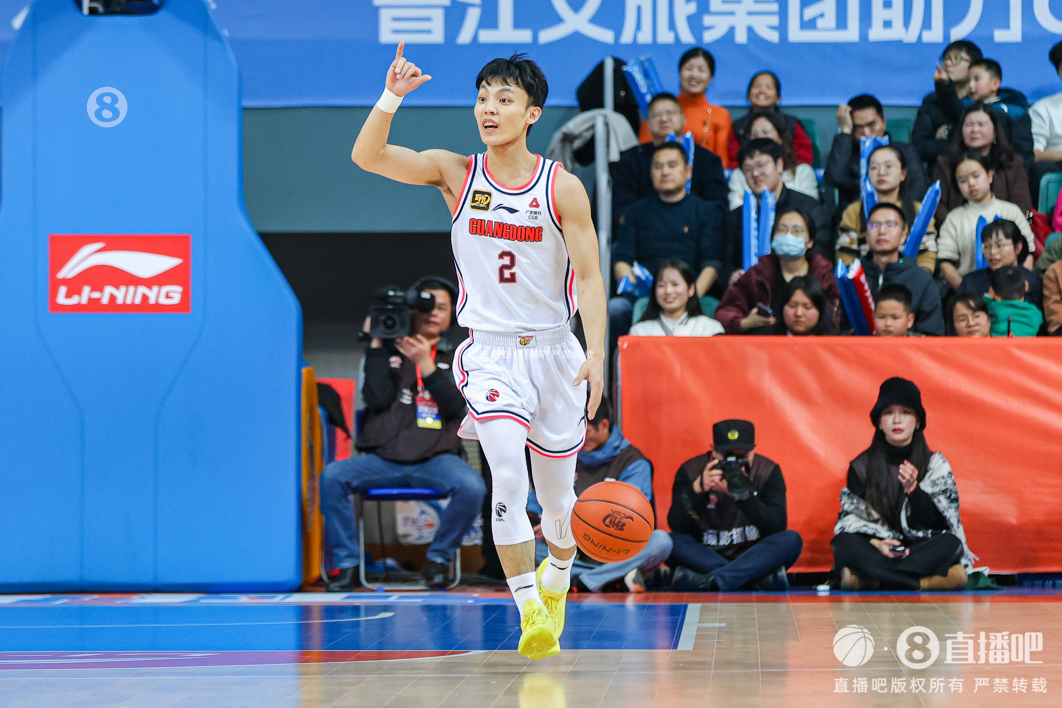 打得輕松！徐杰9中4拿到12分3板6助1斷