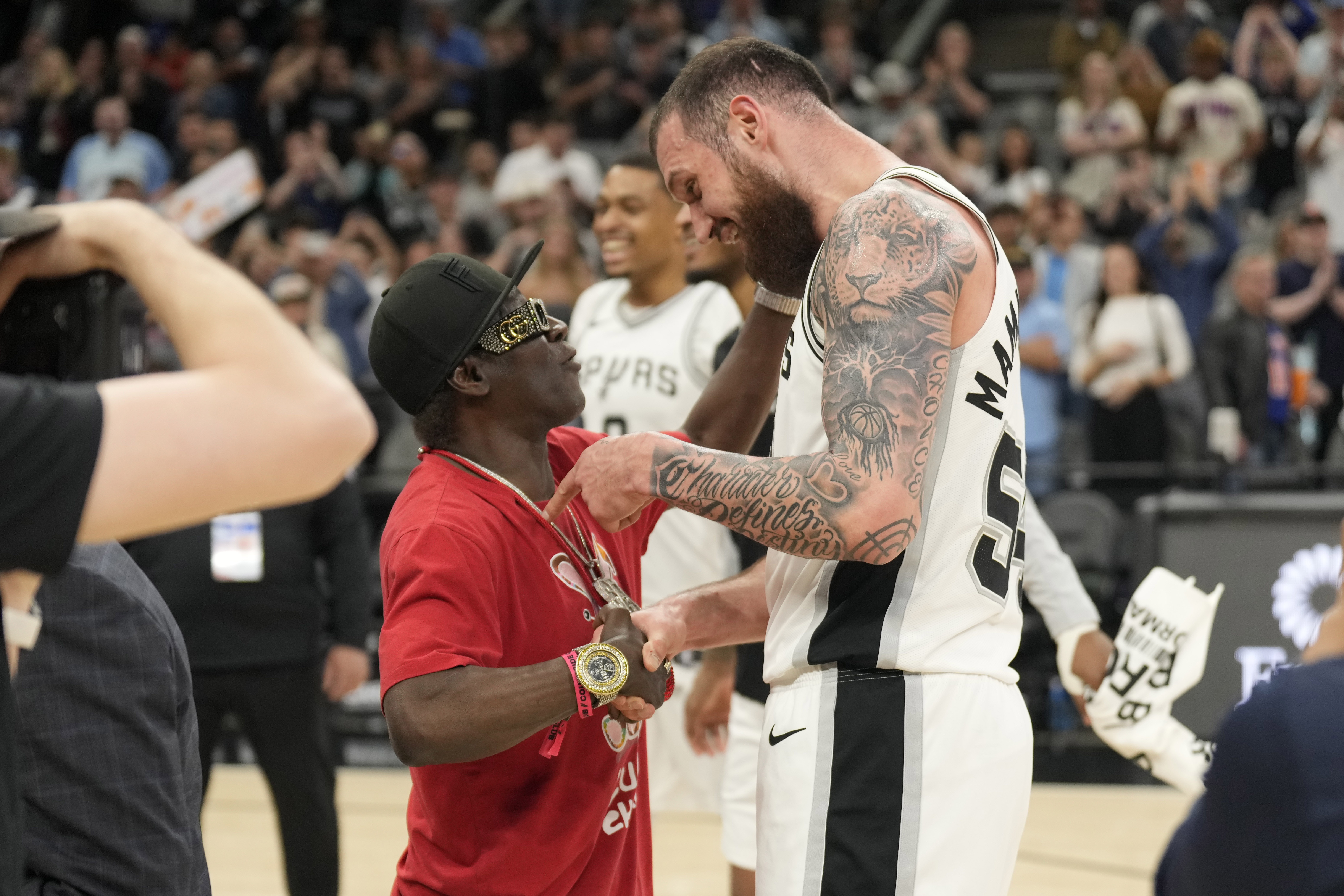 馬穆上場19分鐘就砍下34分！哈特：他能進入NBA是有原因的